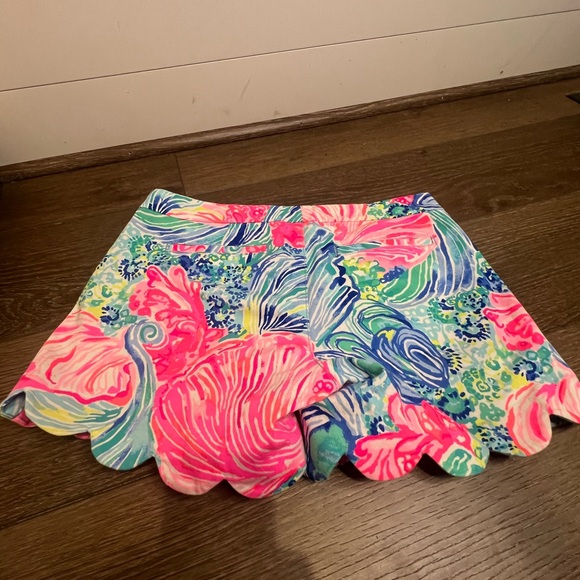 Lilly Pulitzer 5" Buttercup Shorts "Beach Please" - Picture 9 of 12